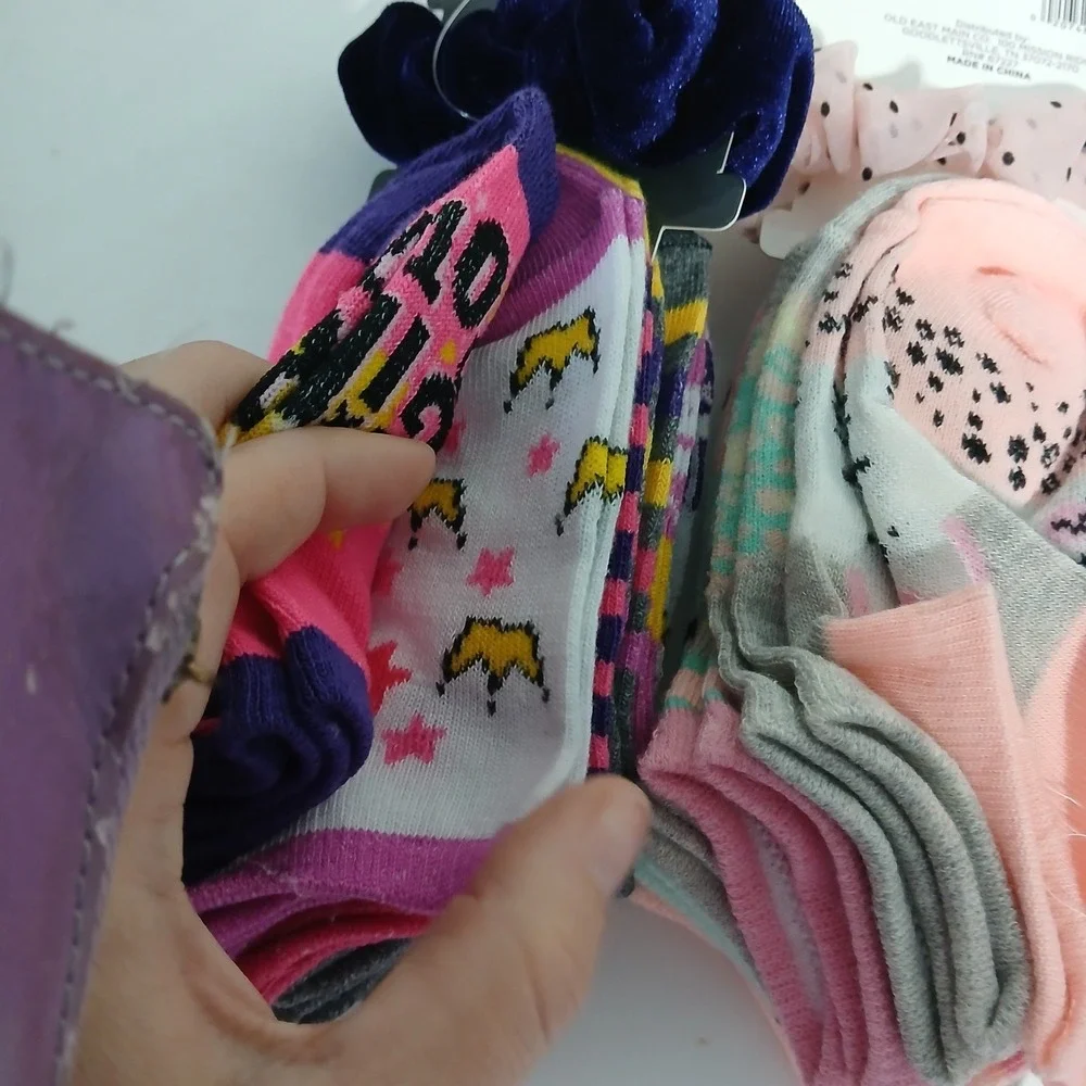 Girls No Show Socks & Hair Tie 6 Pack New With Tags shoe Size 1-7 set of 3 (18)